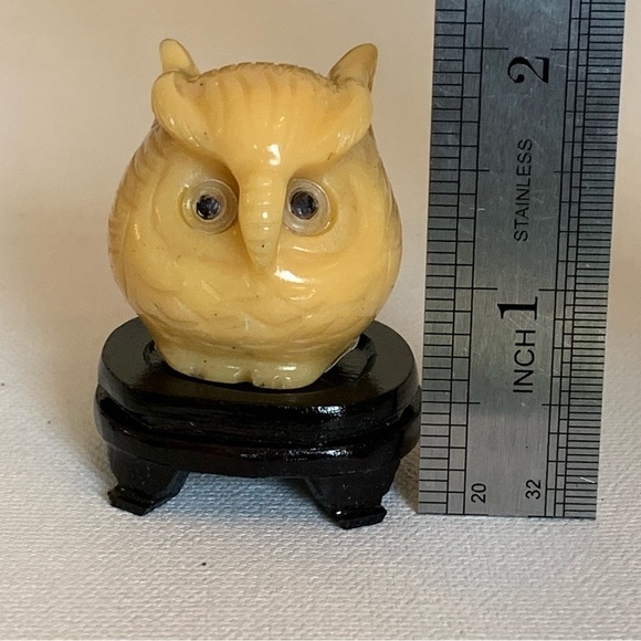 Vintage Yellow Jasper Owl Carving with Wood Stand Chubby Bird Mini Statue 1.4" - Picture 12 of 13